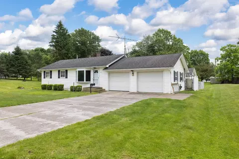 205 W 4th St, Waterford, PA 16441