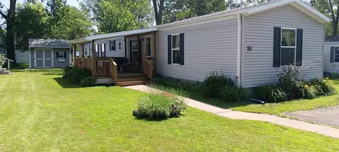 21 Ridgewood Dr, Mckean, PA 16426