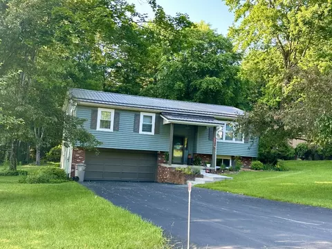 1248 Carmont Dr, Meadville, PA 16335