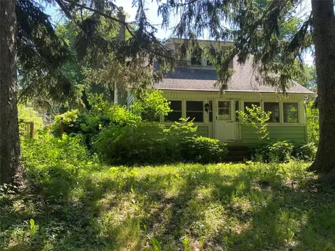 7017 Crestview Dr, Erie, PA 16509