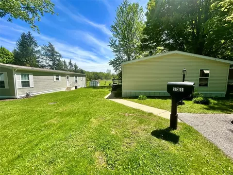 331 Holly Park Dr, Erie, PA 16509