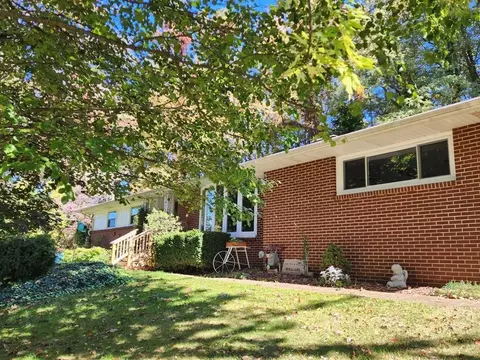 671 Freeport Rd, North East, PA 16428