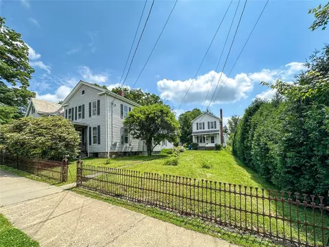 693-695 N Main St, Meadville, PA 16335