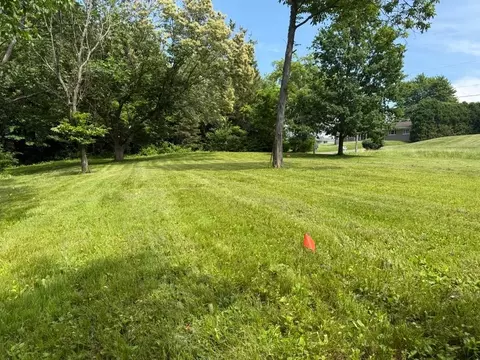 5913 Hillhaven Dr St, Erie, PA 16509