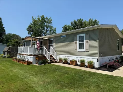 26 Meadow Ct, Mckean, PA 16426