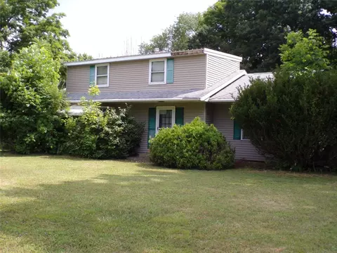 11898 Neiger Rd, Girard, PA 16417