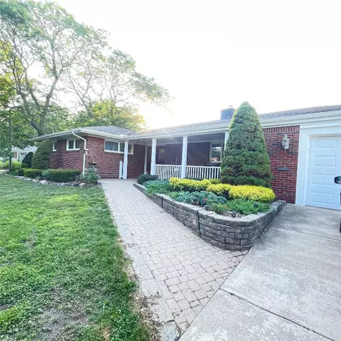 548 W Gore Rd, Erie, PA 16509