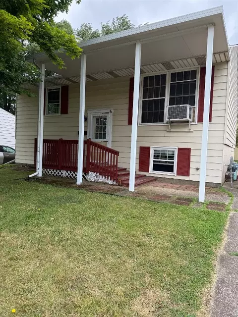 2425 Eastlawn Pkwy, Erie, PA 16510
