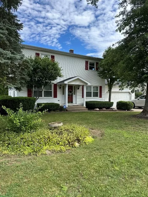 720 Mineo Dr, Erie, PA 16509