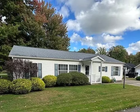 5259 Champagne Ctr, Girard, PA 16417