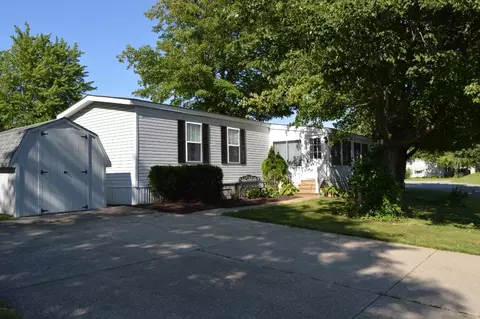 8249 Cloveridge Dr, Erie, PA 16509