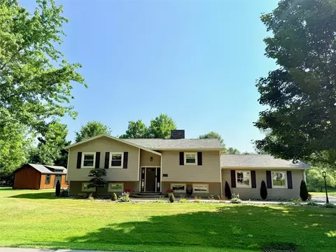 203 N Skytop Rd, Edinboro, PA 16412