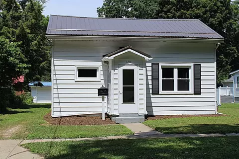 170 Locust St, Girard, PA 16417