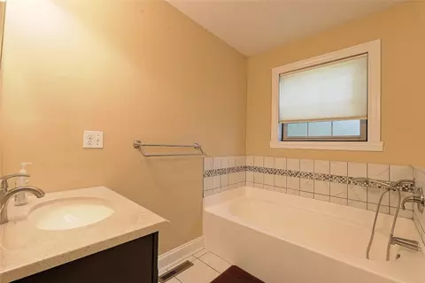 Bath - 2933 Hershey Rd, Erie, PA 16509 photo 1 of 4