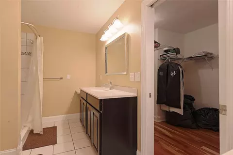 Bath - 2933 Hershey Rd, Erie, PA 16509 photo 2 of 4