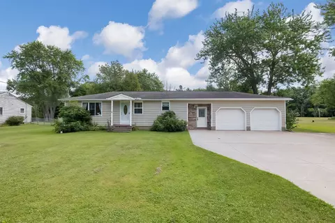 8897 Horseshoe Dr, Erie, PA 16510