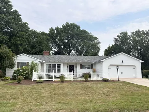 1230 Beaver Dr, Erie, PA 16509