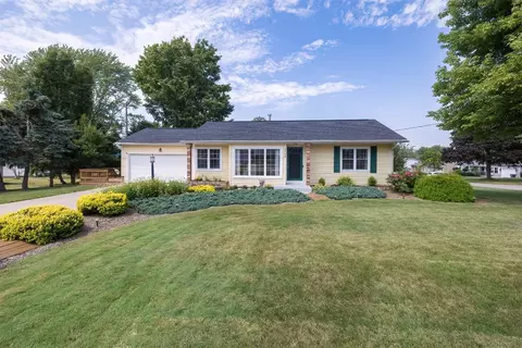 4504 Budd Dr, Erie, PA 16506