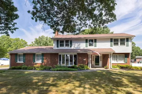 1244 Spring Valley Dr, Erie, PA 16509