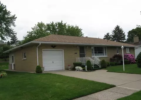 825 E 43rd St, Erie, PA 16504