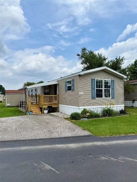 2707 W Park Ln, Erie, PA 16506