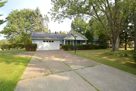 5518 W 50th St, Millcreek, PA 16415