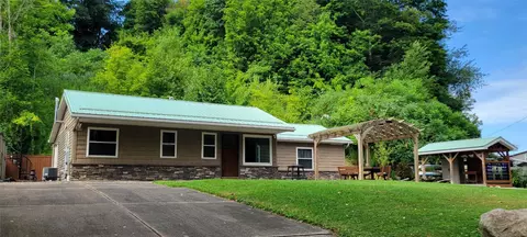 124 Shorewood Dr, North East, PA 16428