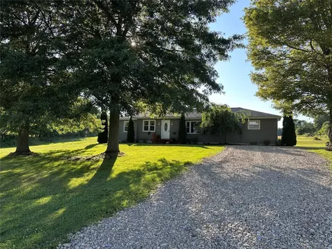 10022 New Rd, North East, PA 16428