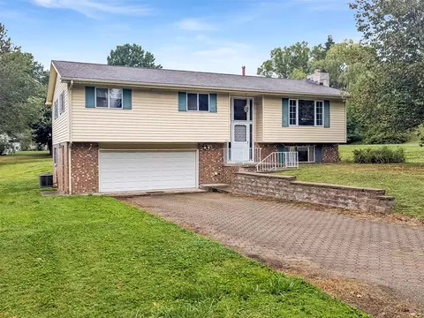 209 Hillcrest Dr, Edinboro, PA 16412