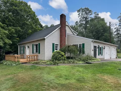 8476 Hawick Rd, Erie, PA 16509