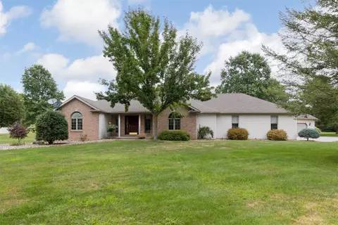 10646 S Edgewood Dr, Lake City, PA 16423
