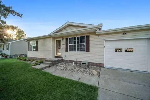 10312 N Park Dr, Lake City, PA 16423