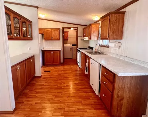 1632 Edgewood Dr, Erie, PA 16509