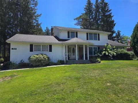 211 Fairway Dr, Edinboro, PA 16412