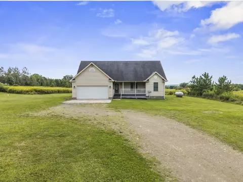 17043 Maple Dr, Saegertown, PA 16433
