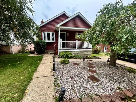28 Charlton St, Pittsburgh, PA 15205