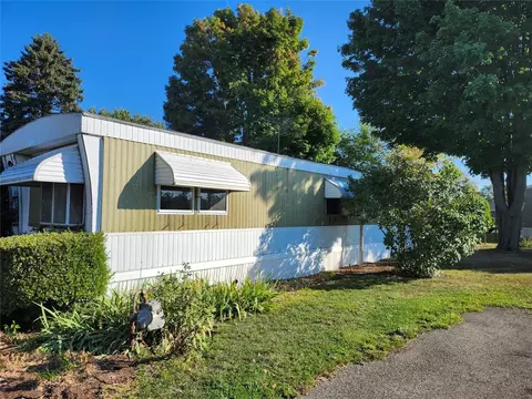 2500 Nursery Rd #208, Lake City, PA 16423