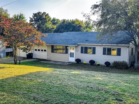 364 Lynnhaven Dr, Saegertown, PA 16433