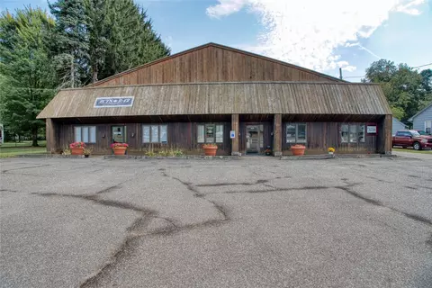 4845 W Lake Rd, Erie, PA 16505