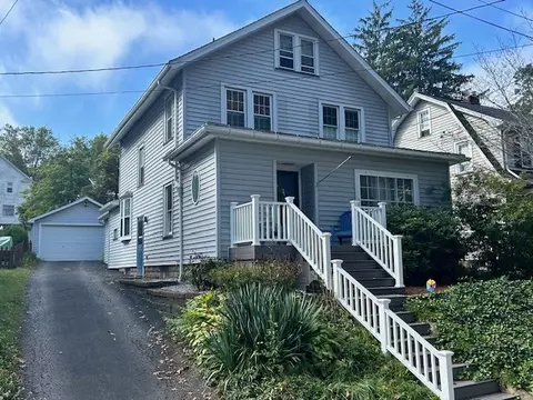 738 Maple St, Meadville, PA 16335