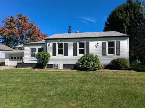521 Parkside Dr, Erie, PA 16511