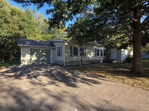4519 S Park Dr, Erie, PA 16506