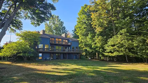 5080 Saybrook Pl, Millcreek, PA 16505