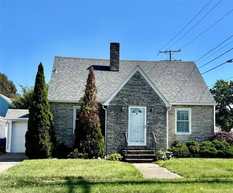 1129 Marshall Dr, Erie, PA 16505