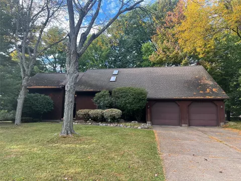4256 Neptune Dr, Erie, PA 16506