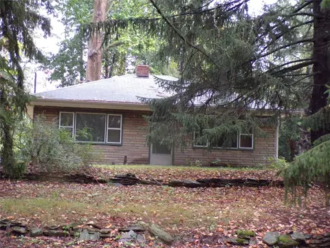 430 Barker St, Girard, PA 16417