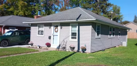 301 Blackstone Dr, Erie, PA 16505