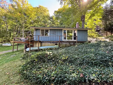9816 E Lake Rd, North East, PA 16428