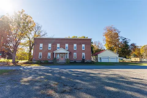 17 W Main St, Columbus, PA 16405