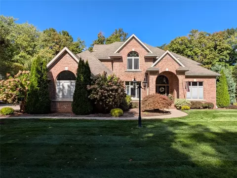 4206 Commodore Dr, Erie, PA 16505